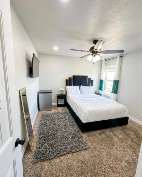 The Honeycomb Hideaway Room